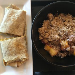 Wrap brouillé Sud-Ouest et Bol énergisant au quinoa déjeuner at Copper Branch - Mont-Royal in Montreal