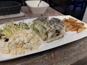 蘑菇漢堡素扒包配沙律和薯角 at LN Fortunate Coffee in Hong Kong Island