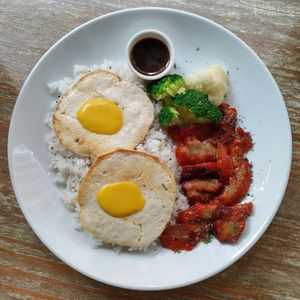 "Sunny Side-up" & Vegan BBQ Pork Quinoa Rice with Homemade Toona Sauce 純素叉燒煎蛋藜麥飯 at LN Fortunate Coffee in Hong Kong Island