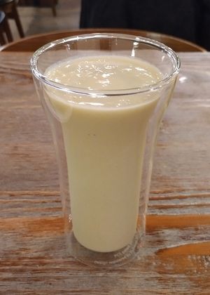 Avocado & Banana Smoothie 牛油果香蕉果昔 at LN Fortunate Coffee in Hong Kong Island
