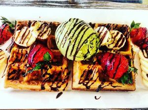 delicious waffles at LN Fortunate Coffee in Hong Kong Island