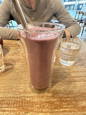 Blueberry banana smoothie   at LN Fortunate Coffee in Hong Kong Island