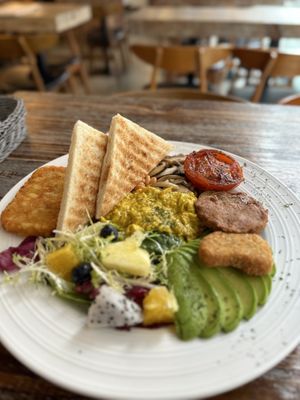 All day breakfast - a great mix of breakfast foods to start the day! ☺️  at LN Fortunate Coffee in Hong Kong Island