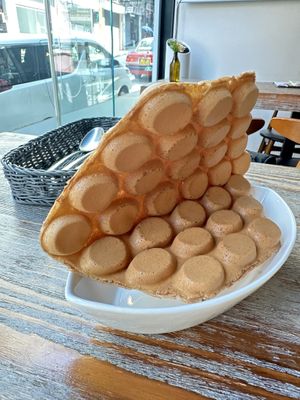 Bubble waffle   at LN Fortunate Coffee in Hong Kong Island
