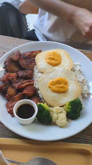 Vegan char Sui and eggs at LN Fortunate Coffee in Hong Kong Island