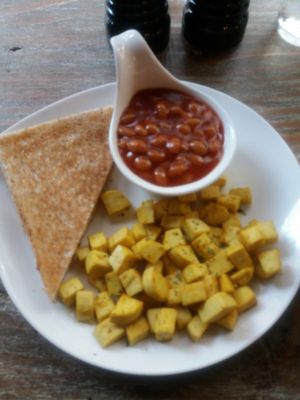 fried tofu, beans and toast at LN Fortunate Coffee in Hong Kong Island