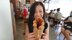 vegan bubble waffle at LN Fortunate Coffee in Hong Kong Island