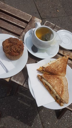 Apple chai muffin, green tea & vegan tofu sandwich at Queen of Muffins - Pohlstrasse in Berlin