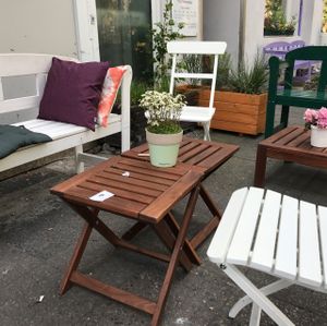 outside at Queen of Muffins - Pohlstrasse in Berlin