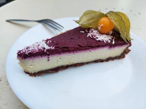 Black & Blue cake, "sugarfree" (4.40€) at Queen of Muffins - Pohlstrasse in Berlin