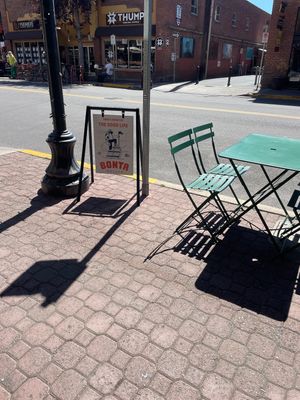 Outside in summer   at Bonta Natural Artisan Gelato in Bend