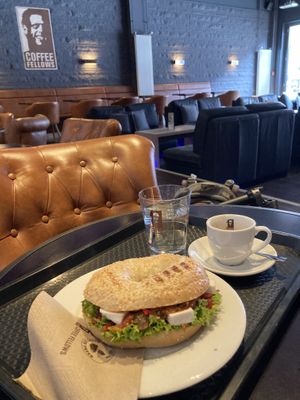 Ich hatte einen sehr leckeren Veta-Bagel in sehr gemütlicher Atmosphäre .  at Coffee Fellows in Aschaffenburg