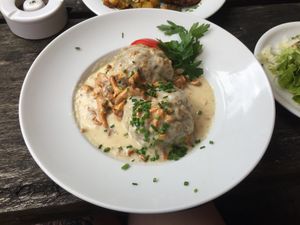 Semmelknödel mit Pfifferlingrahmsoße at Zum Lowen in Gelnhausen