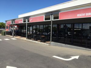 outside seating/shop front at Grill'd in Toowoomba