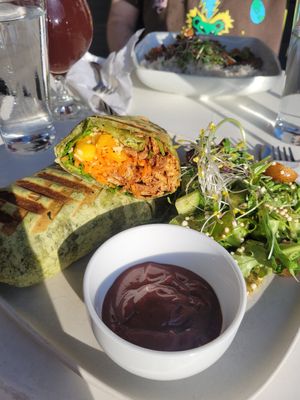 Wrap carnivore at La Vie La Vie Comptoir Sante in Saint-hyacinthe