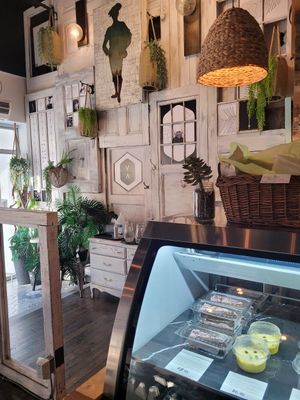 L'entrée du resto at La Vie La Vie Comptoir Sante in Saint-hyacinthe