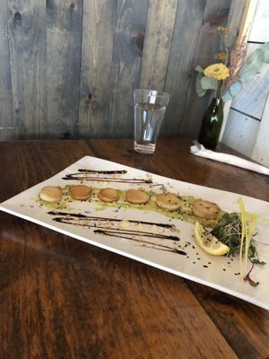 Oyster mushrooms scallops at La Vie La Vie Comptoir Sante in Saint-hyacinthe