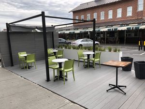 Patio at La Vie La Vie Comptoir Sante in Saint-hyacinthe