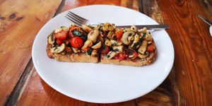 Brot mit Champion und Knoblauch at Zest in Palolem