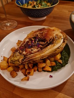 Cabaret with spinach Püree and Red wine jus at Zwei und Zwanzig in Geisenheim