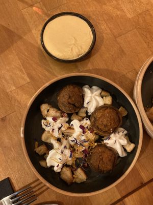 gefüllte Champignons   at Zwei und Zwanzig in Geisenheim