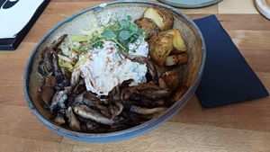 Mushroms with potatos Bowl #Veganuary at Zwei und Zwanzig in Geisenheim