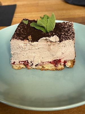 Schoko-Sahne-Kuchen   at Zwei und Zwanzig in Geisenheim