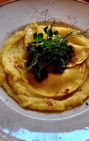 Sauerkraut Piroggen mit Kartoffelbrei at Zwei und Zwanzig in Geisenheim