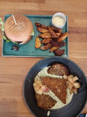 Black bean burger, wedges & schnitzel. at Zwei und Zwanzig in Geisenheim