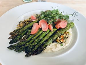 Der Grüne Spargel aus der Pfanne😮‍💨  at Zwei und Zwanzig in Geisenheim