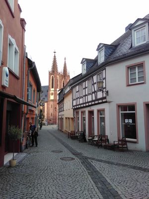 the street at Zwei und Zwanzig in Geisenheim