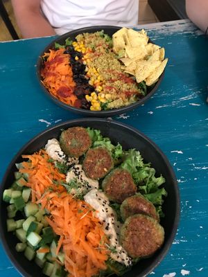 Falafel Bowl & Mexican Taco Salad  3 at Zwei und Zwanzig in Geisenheim