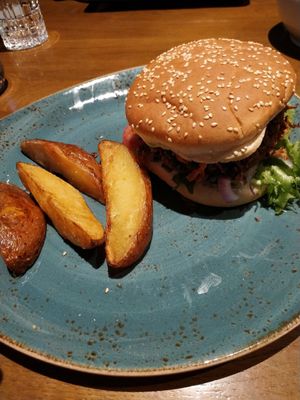 Kidney bean&soy burger at Aparaat in Tartu