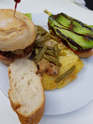 Pintxos incl. vegan tortilla at K2 in Bilbao