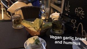 garlic bread and hummus at San Andrea  in Gran Canaria