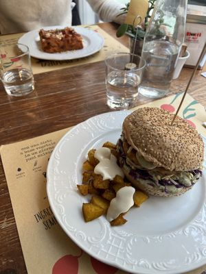 Vegan burger and lasagna   #Veganuary at Dulcamara Bio Vegan Bistrot in Verona