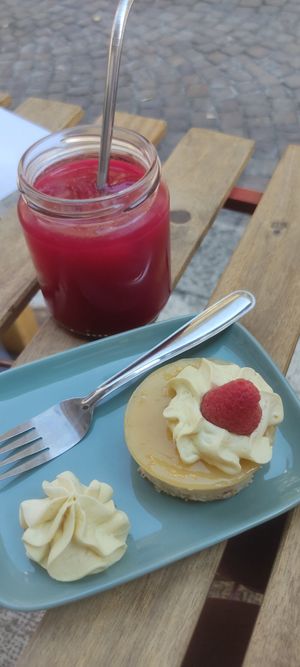 Cheesecake and fresh juice at Dulcamara Bio Vegan Bistrot in Verona