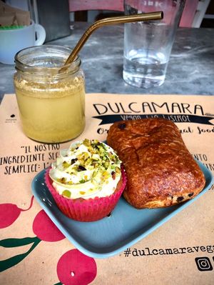 Chocolate bun and muffin with cream and pistachios.  at Dulcamara Bio Vegan Bistrot in Verona