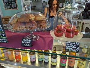 Muffins e fagottini... E la proprietaria at Dulcamara Bio Vegan Bistrot in Verona