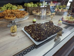 Salame di cioccolato, Mini torte di farro integrale con mele e noci at Dulcamara Bio Vegan Bistrot in Verona