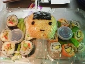 sushi y onigiris veganos at Viko in Mexico City