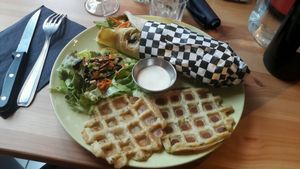 Assiette vebab - Gauffre patate at B12 in Toulouse