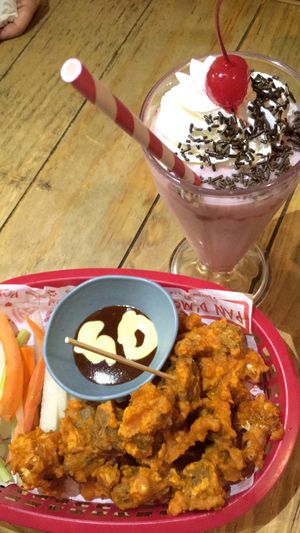 Alitas y malteada  at Pan D'Monium - Food Stall in Mexico City