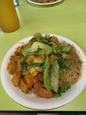 Bee hoon + mock meat + 3 vegs for 3 $ at 3 Dishes Rice 三样菜饭 - Bugis in Central Singapore