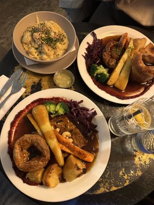 Sunday Roast, nutroast and the pie, and cauliflower sidee  at Earth and Stars in Brighton