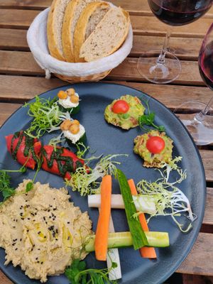 Crudité starter at Vegan's Prague in Prague