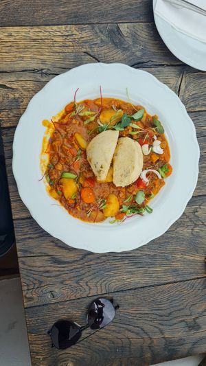 ישיבה במרפסת עם מבט למצודה. at Vegan's Prague in Prague