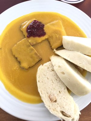 Tempeh mit Klössen at Vegan's Prague in Prague