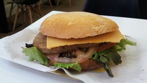 Hamburguesa vegano at Crois-Sants in Barcelona