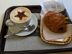 Latte co soja, croissant de choco negro, €2.90 total at Crois-Sants in Barcelona